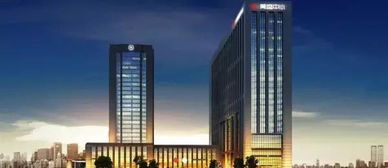 瘋了 南陽(yáng)某房地產(chǎn)老總現(xiàn)場(chǎng)拿錘開砸,自毀園林